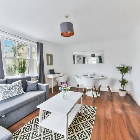 Fantastic Central Line City-Pad! Apartment
